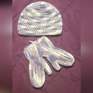 Toddlers 3 to 6 years knitted hat and Mittens